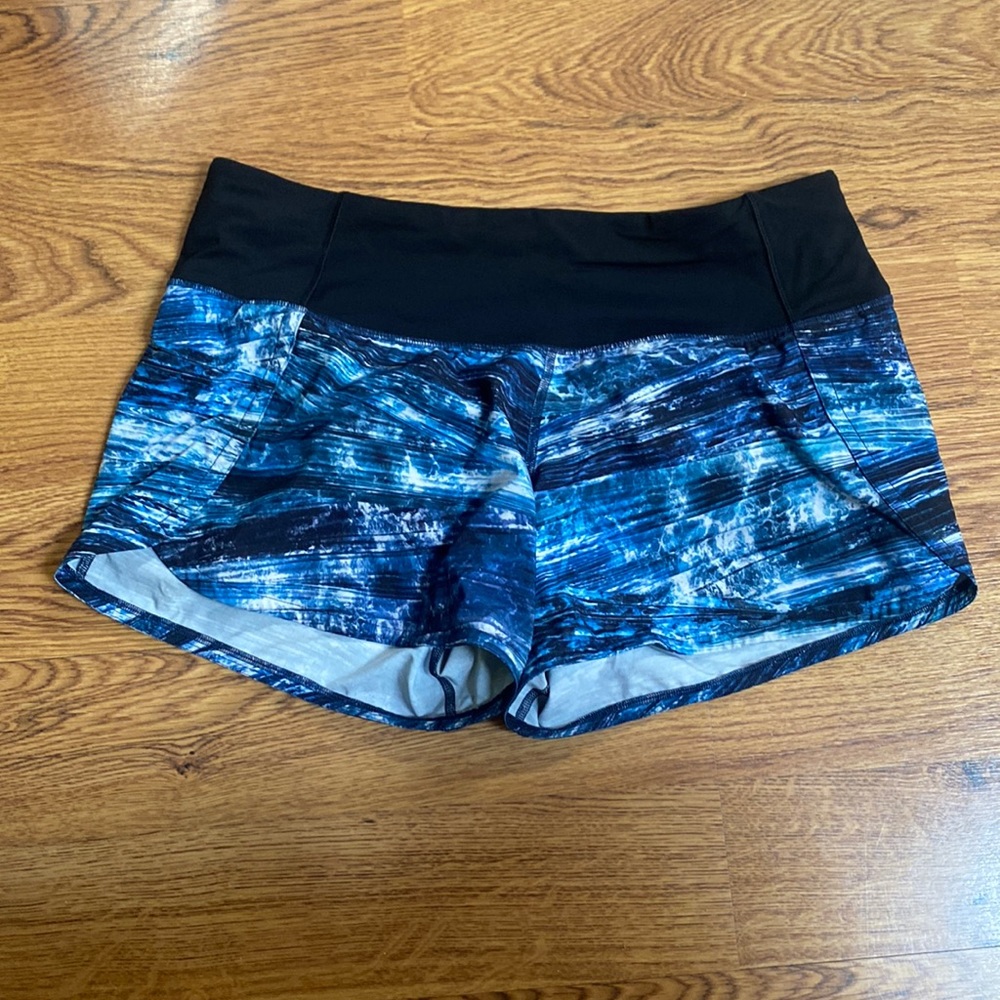 Lululemon blue pattern exercise shorts size 4(XS/S)